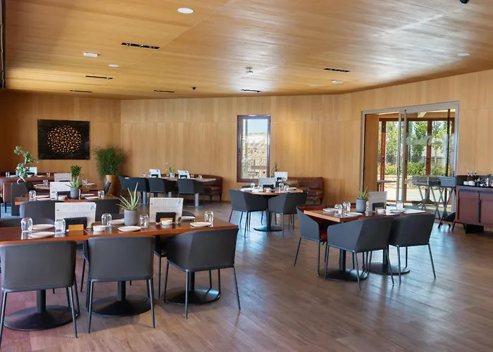 Oakridge Hotel & Spa